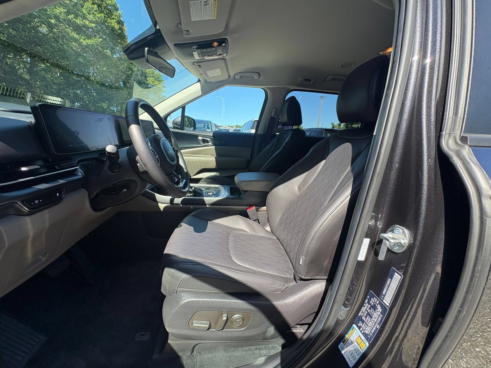 Used 2026 Kia Carnival FWD image 24