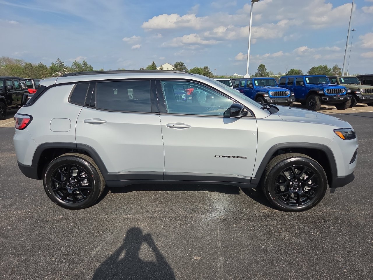New 2026 Jeep Compass Latitude w/ Sun and Sound Group AWD/4WD image 8