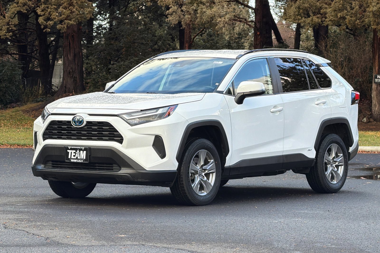 Used 2024 Toyota RAV4 XLE image 8