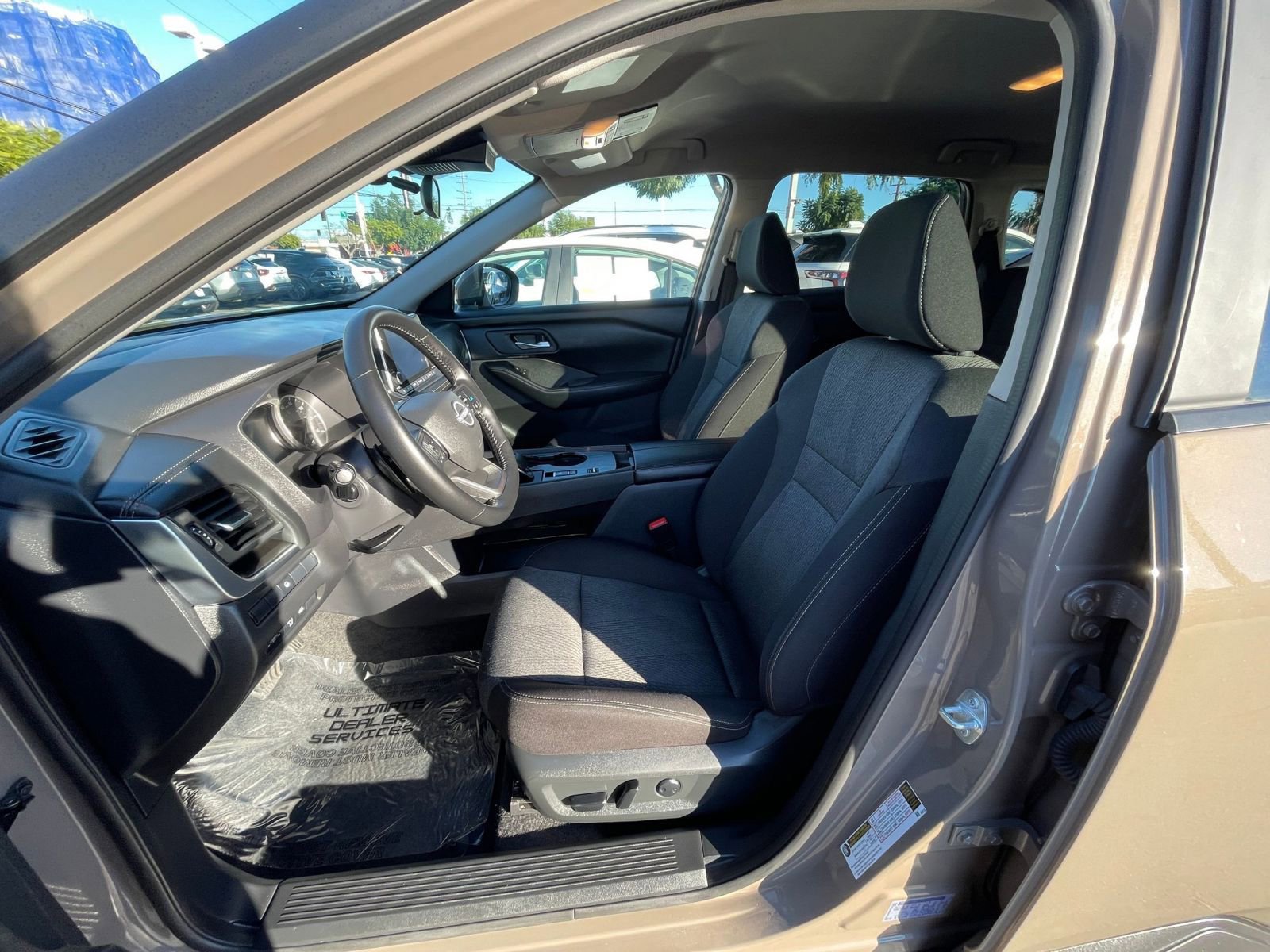 Used 2025 Nissan Rogue SV image 27