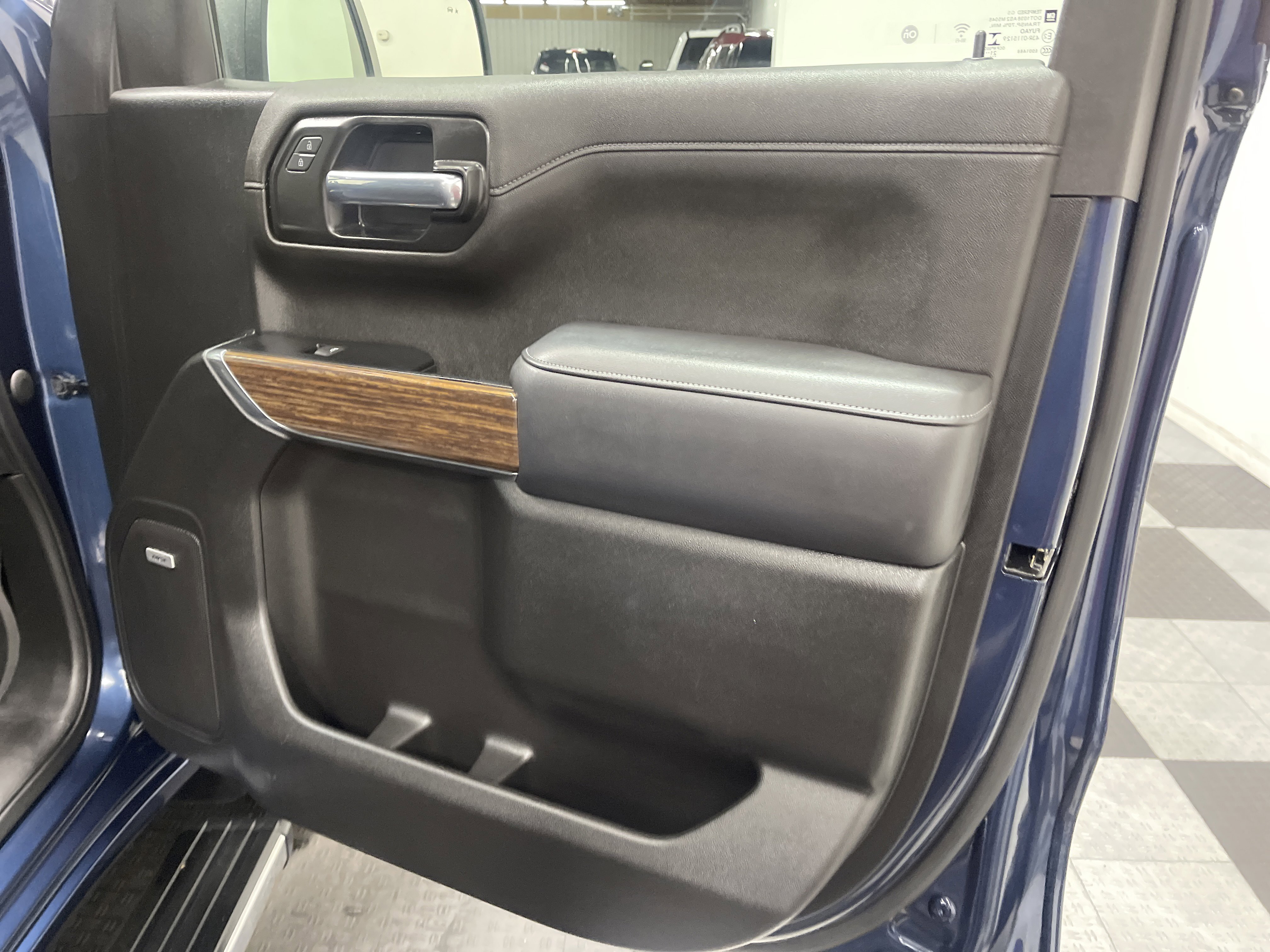 Used 2022 Chevrolet Silverado 1500 High Country image 23