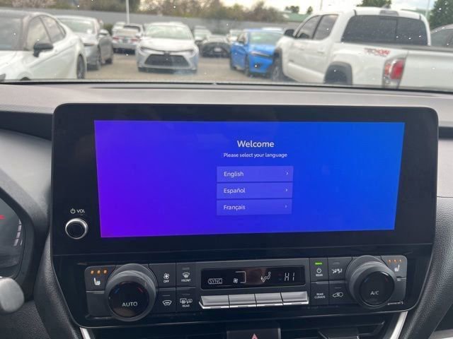 Used 2025 Toyota Grand Highlander AWD image 16