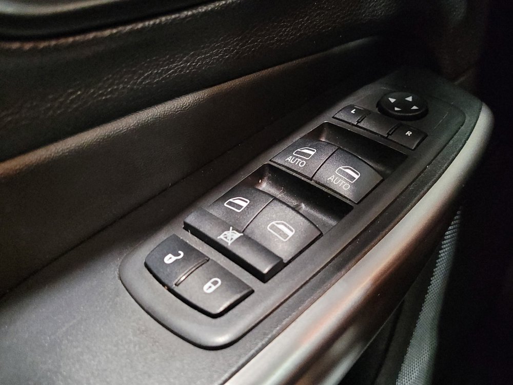 Used 2021 Jeep Cherokee Latitude FWD image 27