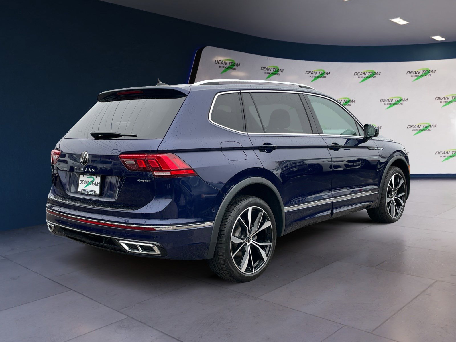 Used 2024 Volkswagen Tiguan SEL R-Line image 3