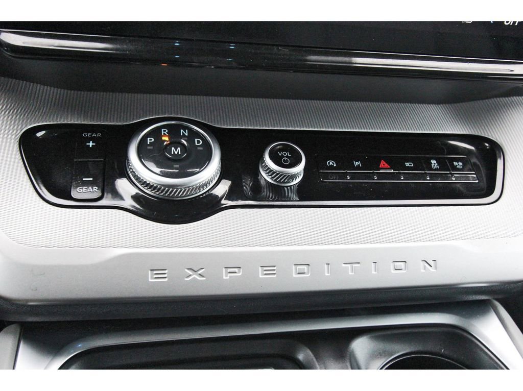 Used 2025 Ford Expedition Active RWD image 25