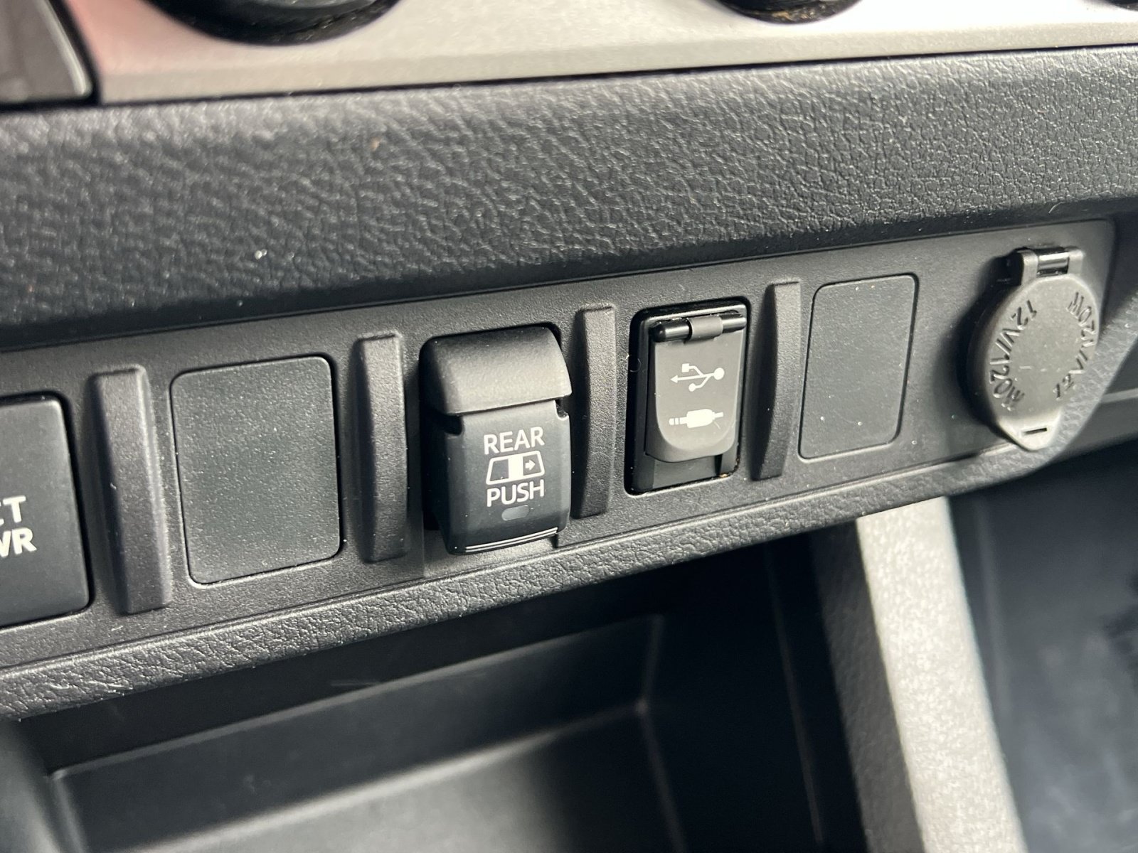 Used 2019 Toyota Tacoma SR5 AWD/4WD image 34