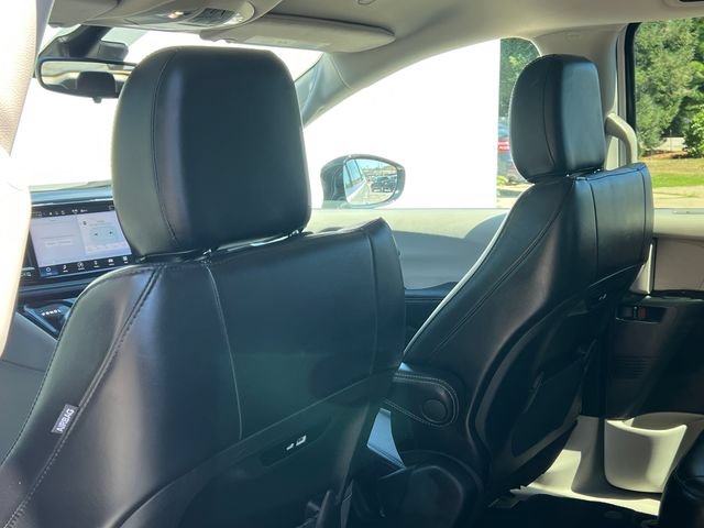 Used 2024 Chrysler Pacifica Touring-L AWD/4WD image 38