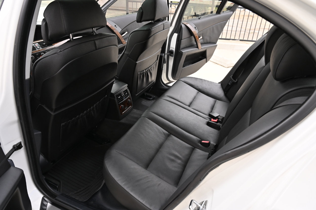 Used 2007 BMW 550i Sedan image 14