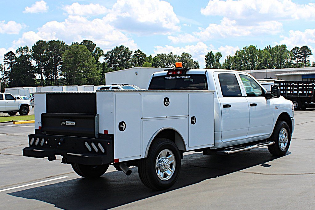 Used 2024 RAM 2500 Tradesman w/ Chrome Appearance Group AWD/4WD image 5