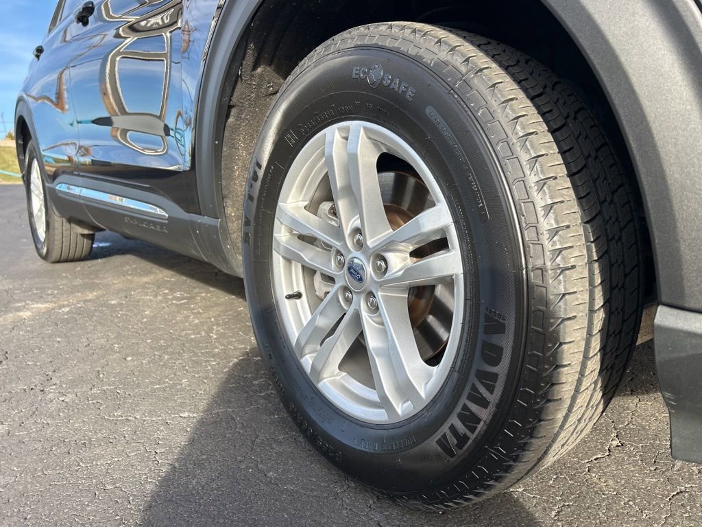 Used 2023 Ford Explorer XLT w/ Equipment Group 202A image 11