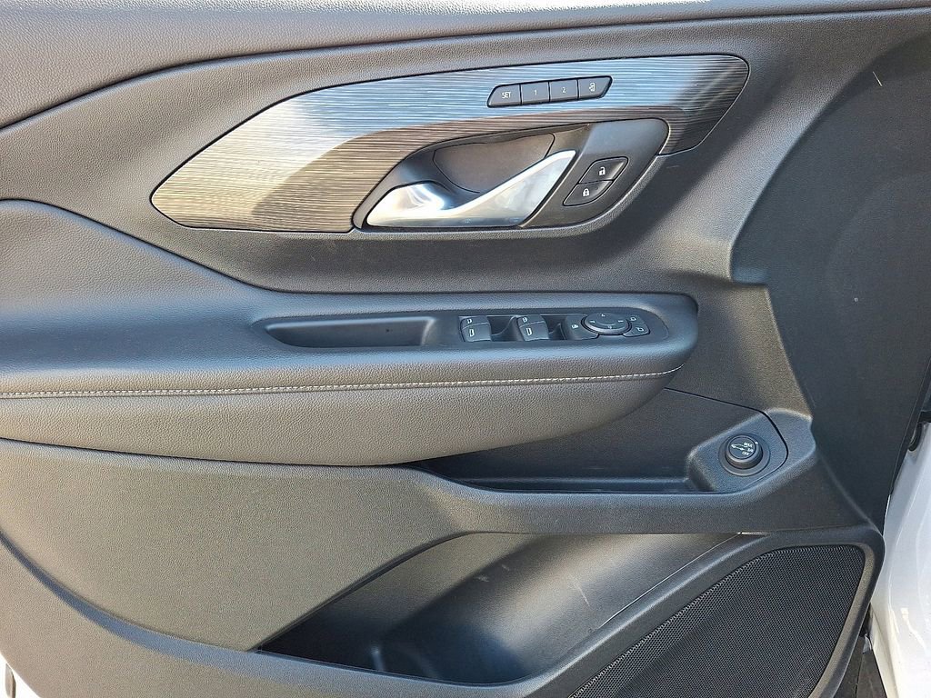 Used 2022 GMC Terrain SLT image 13