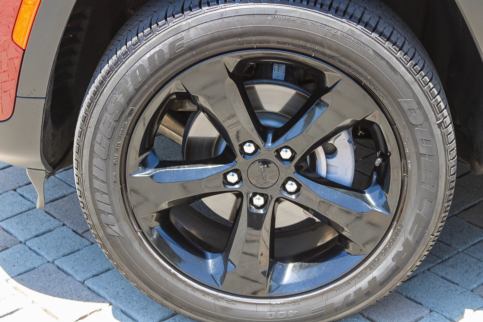 Used 2025 Jeep Grand Cherokee Altitude RWD image 14