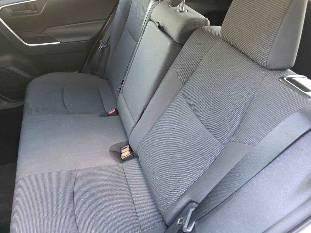 Used 2021 Toyota RAV4 LE image 14