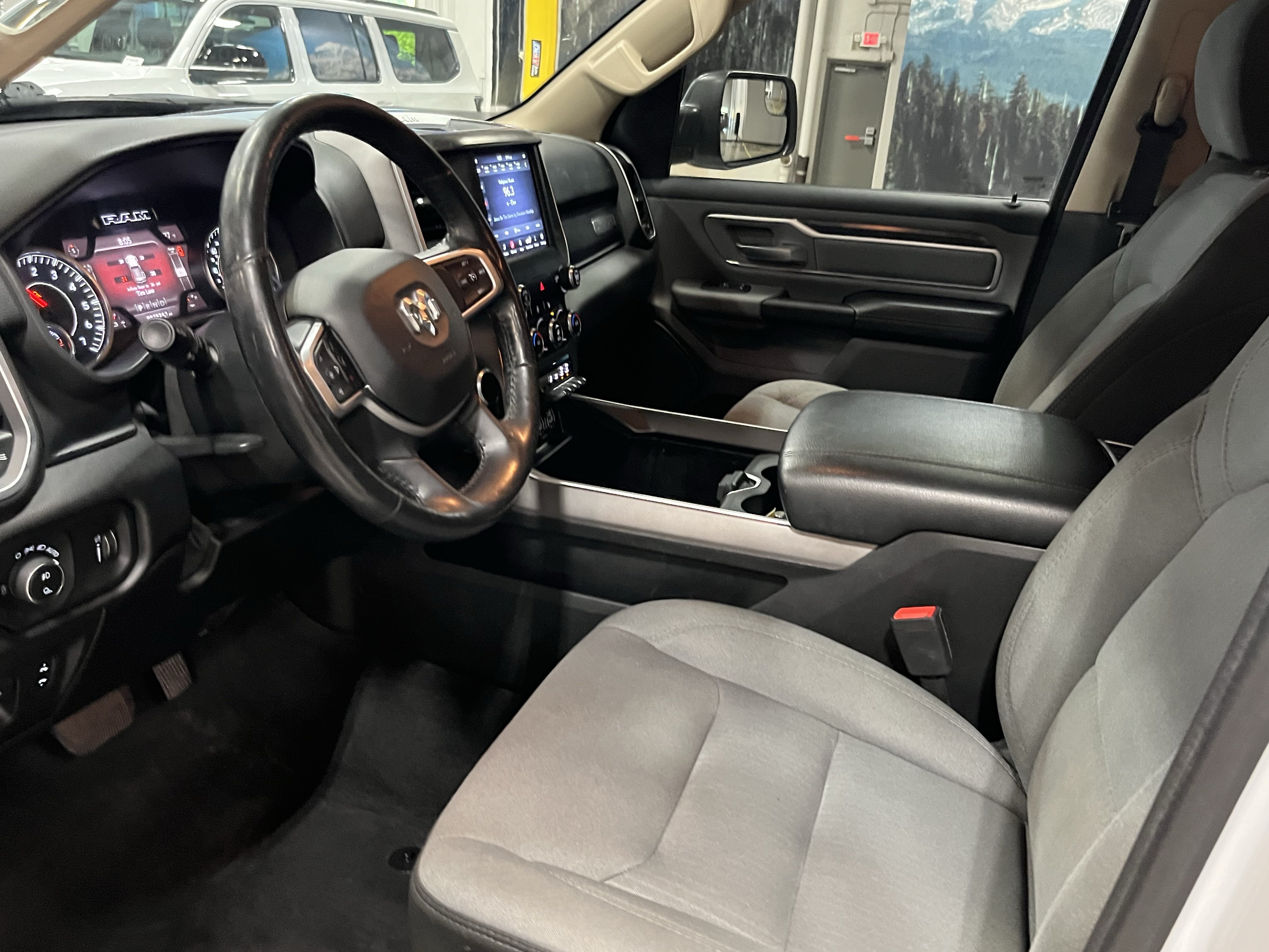Used 2020 RAM 1500 Big Horn AWD/4WD image 9