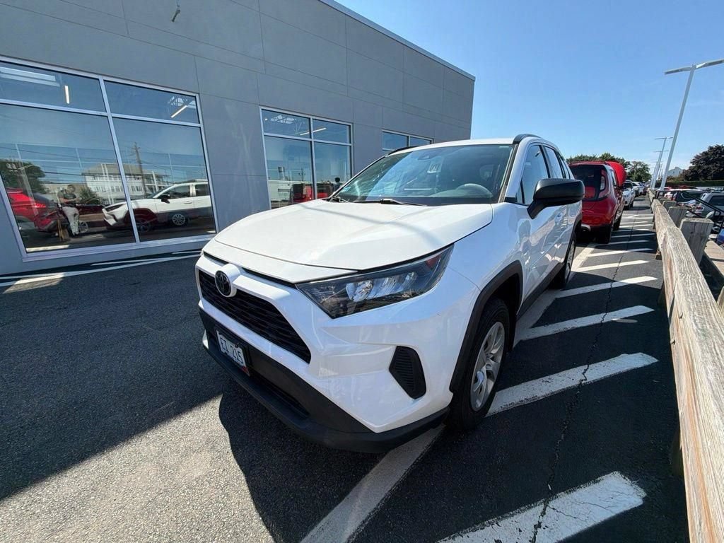 Used 2021 Toyota RAV4 LE AWD/4WD image 3
