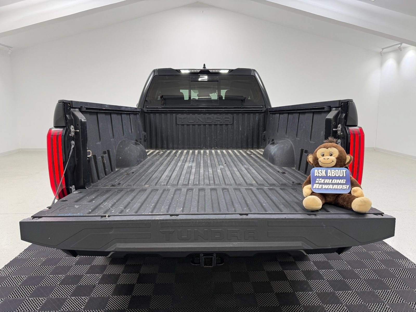 Used 2023 Toyota Tundra SR5 w/ SR5 Convenience Package AWD/4WD image 8
