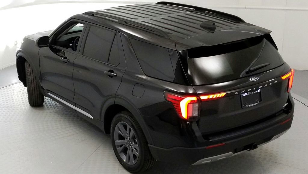 New 2025 Ford Explorer Active w/ Active Comfort Package image 17