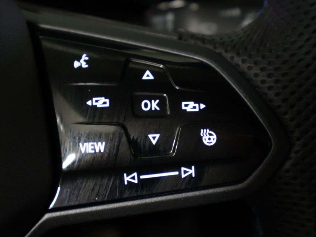 Used 2024 Volkswagen Golf R AWD/4WD image 47