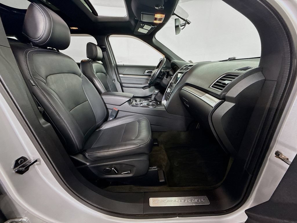 Used 2017 Ford Explorer Limited AWD/4WD image 28