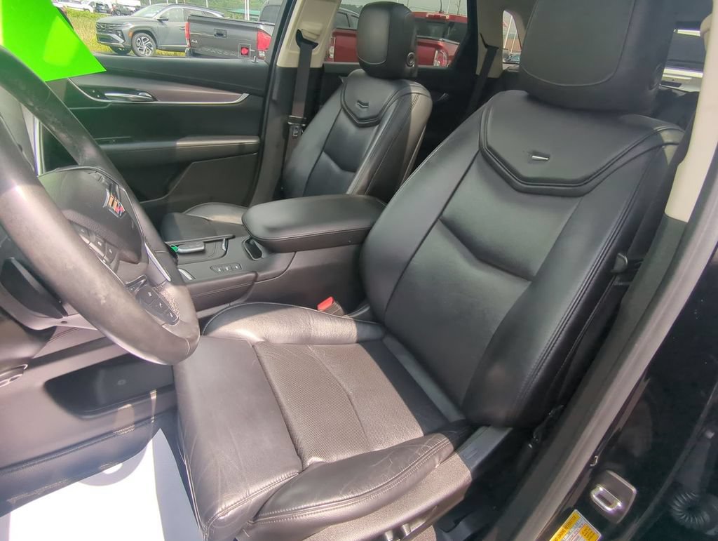 Used 2017 Cadillac XT5 Luxury w/ Driver Awareness Package AWD/4WD image 11