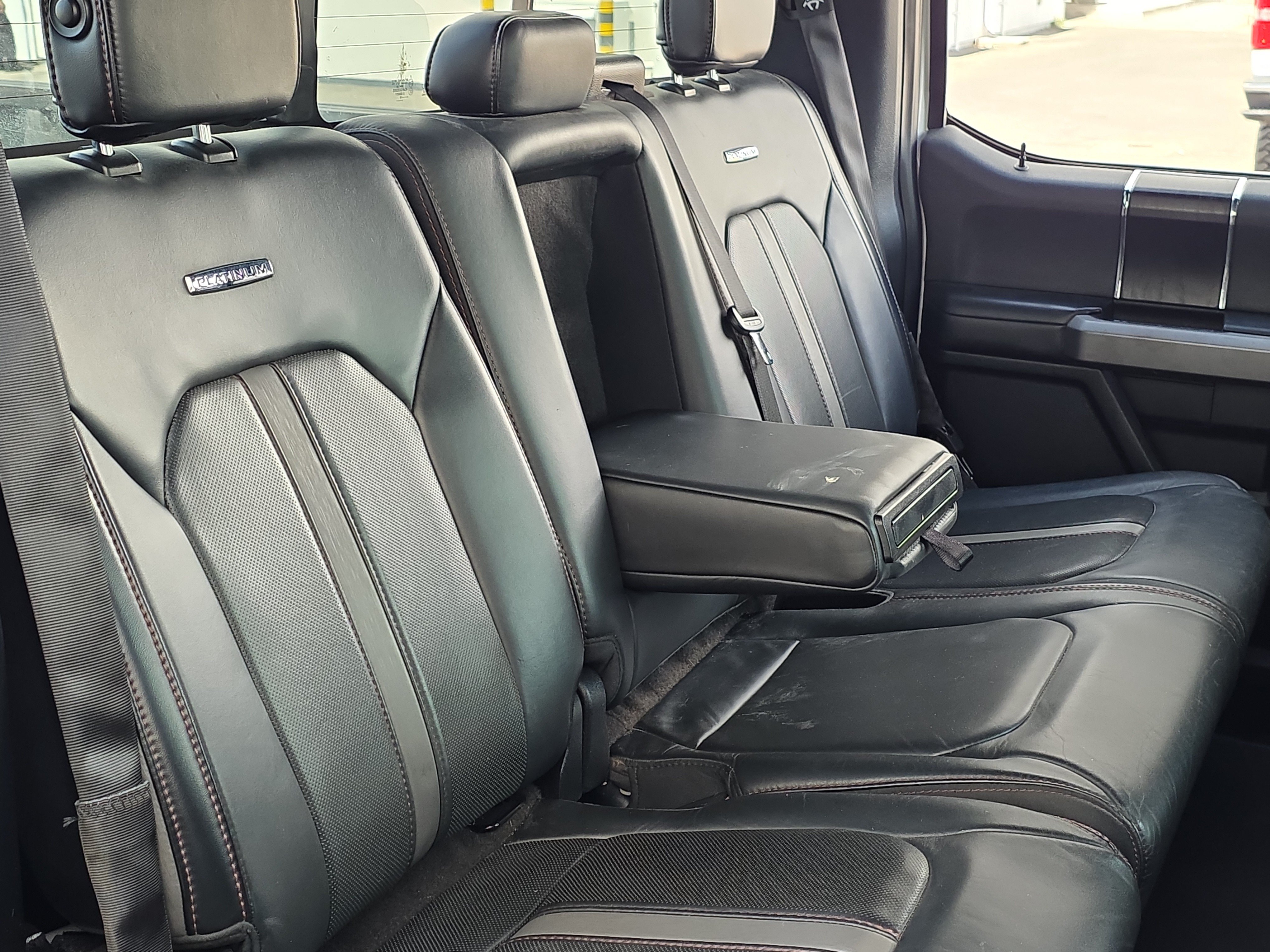 Used 2019 Ford F150 Platinum w/ Equipment Group 701A Luxury AWD/4WD image 32