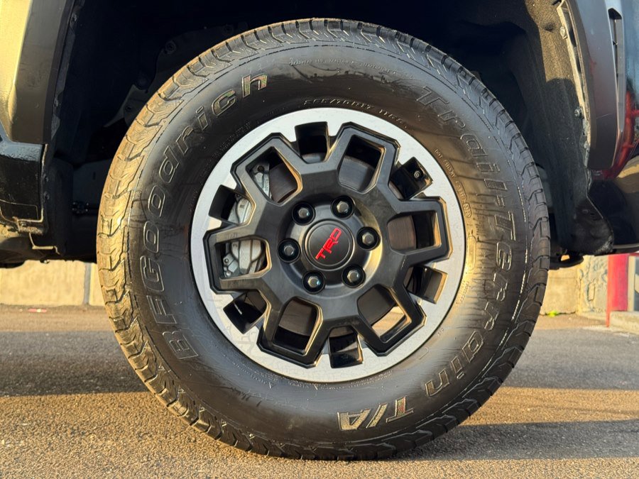 Used 2024 Toyota Tacoma TRD Off-Road AWD/4WD image 18