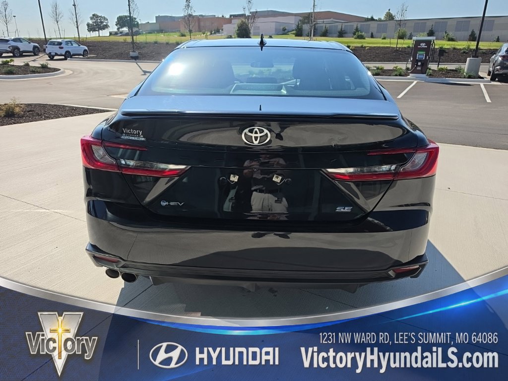 Used 2025 Toyota Camry SE FWD image 4