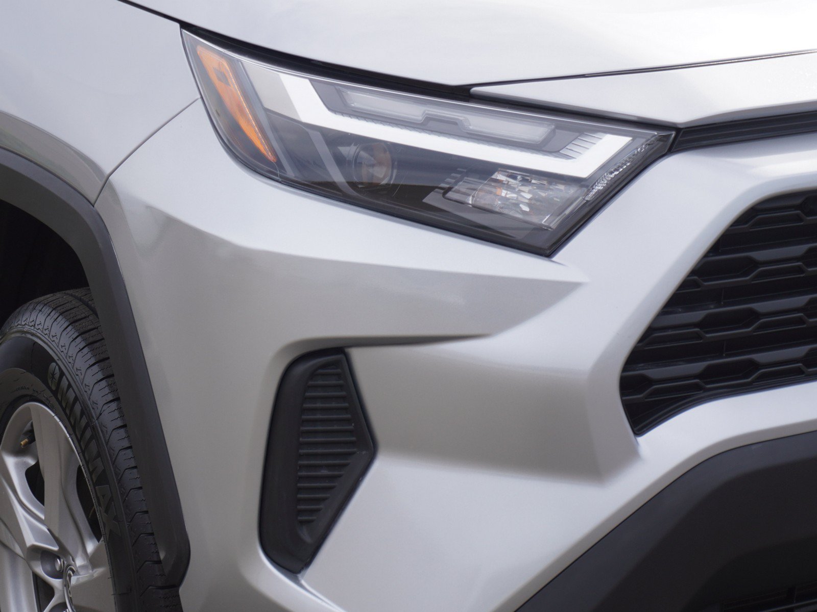 Used 2024 Toyota RAV4 XLE w/ Convenience Package FWD image 3