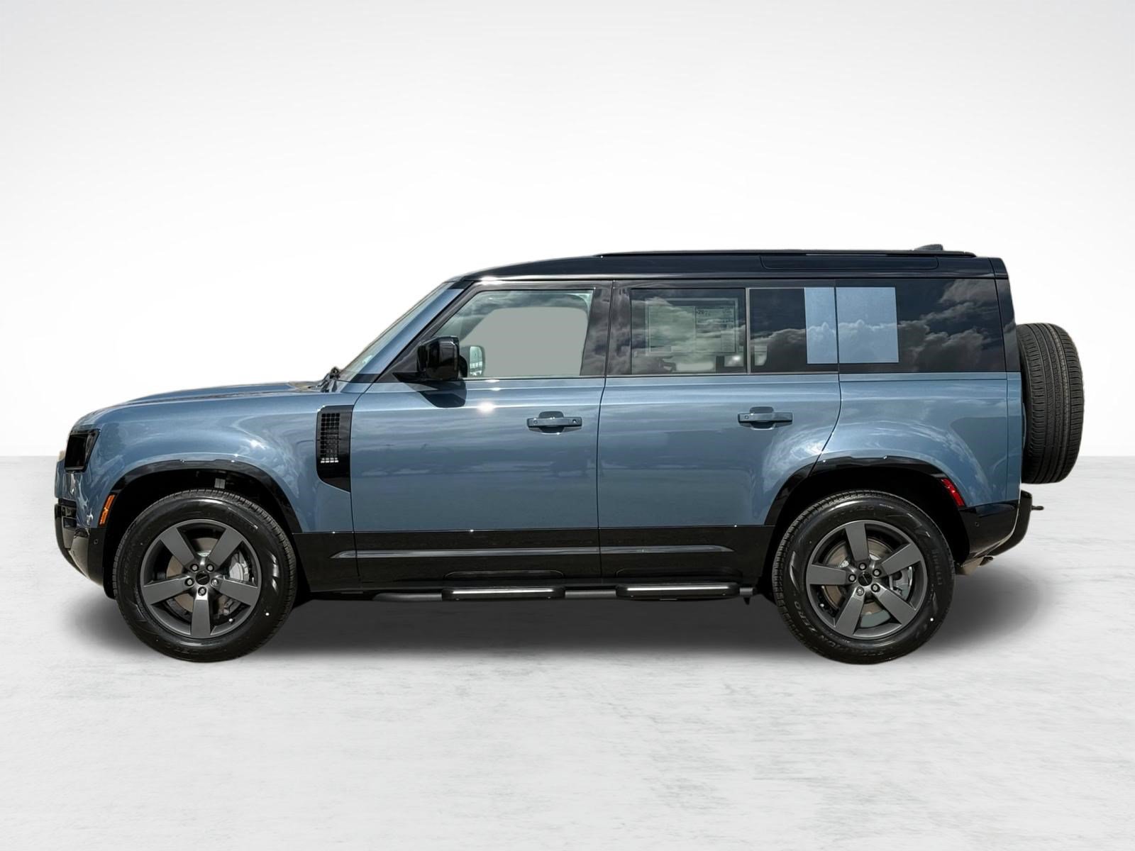 Used 2026 Land Rover Defender 110 X-Dynamic SE AWD/4WD image 2