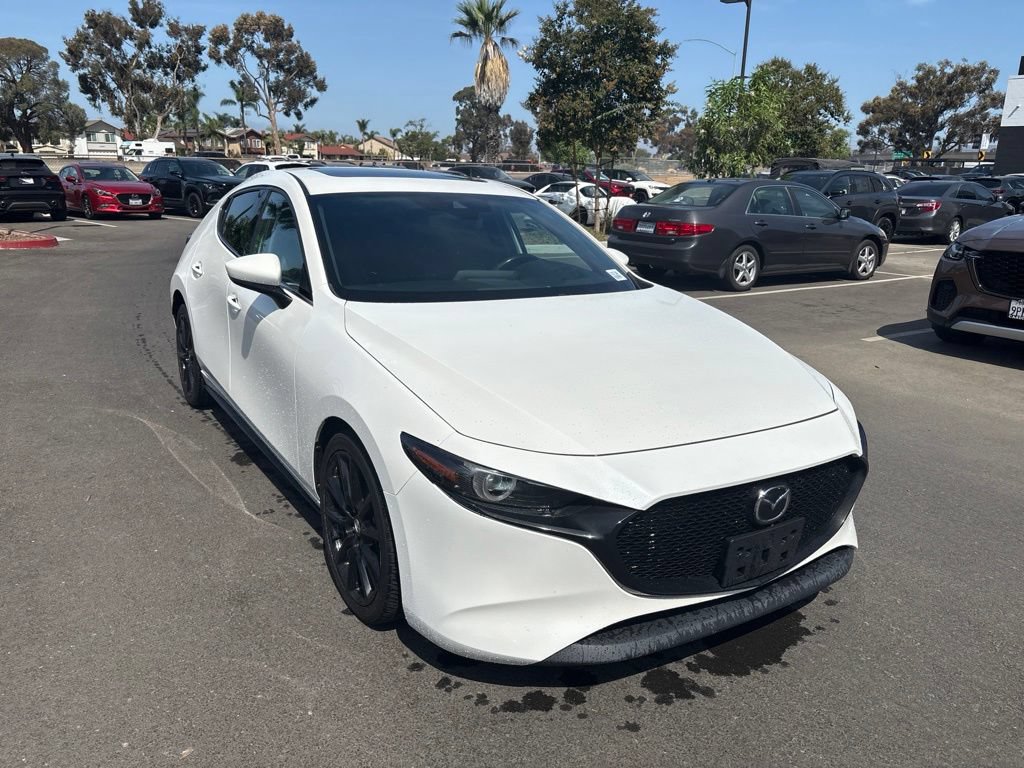 Used 2020 MAZDA MAZDA3 Hatchback w/ Premium Package FWD image 4