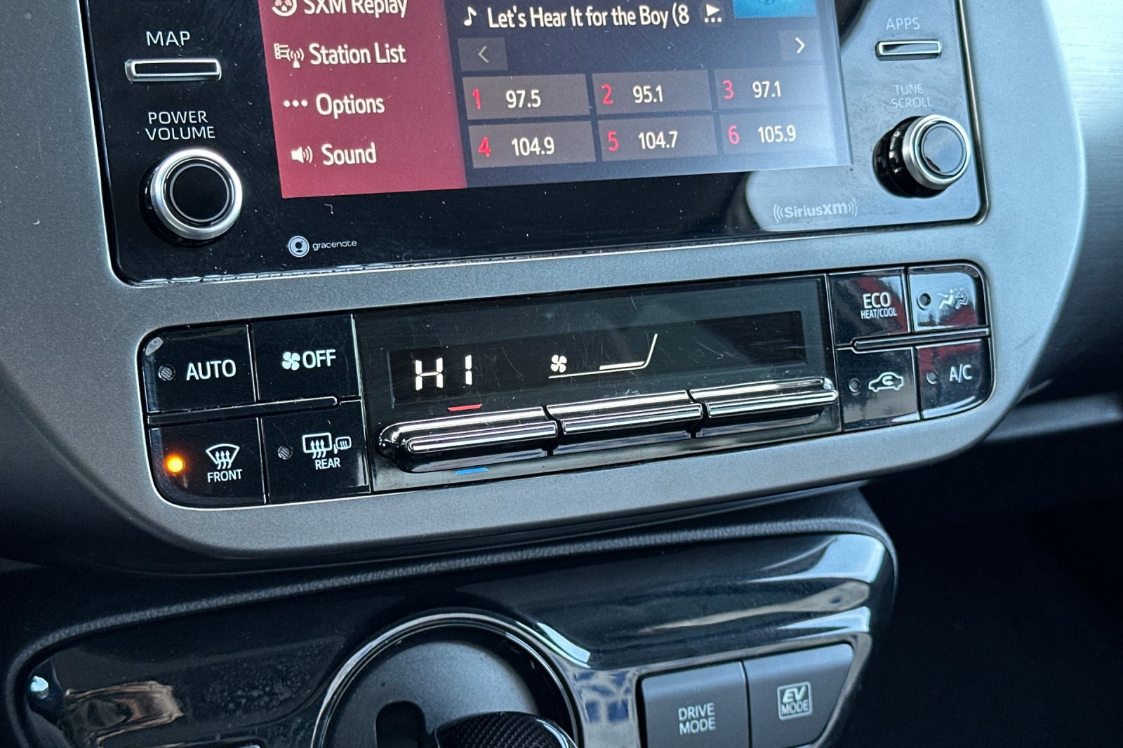 Certified 2021 Toyota Prius L Eco image 19