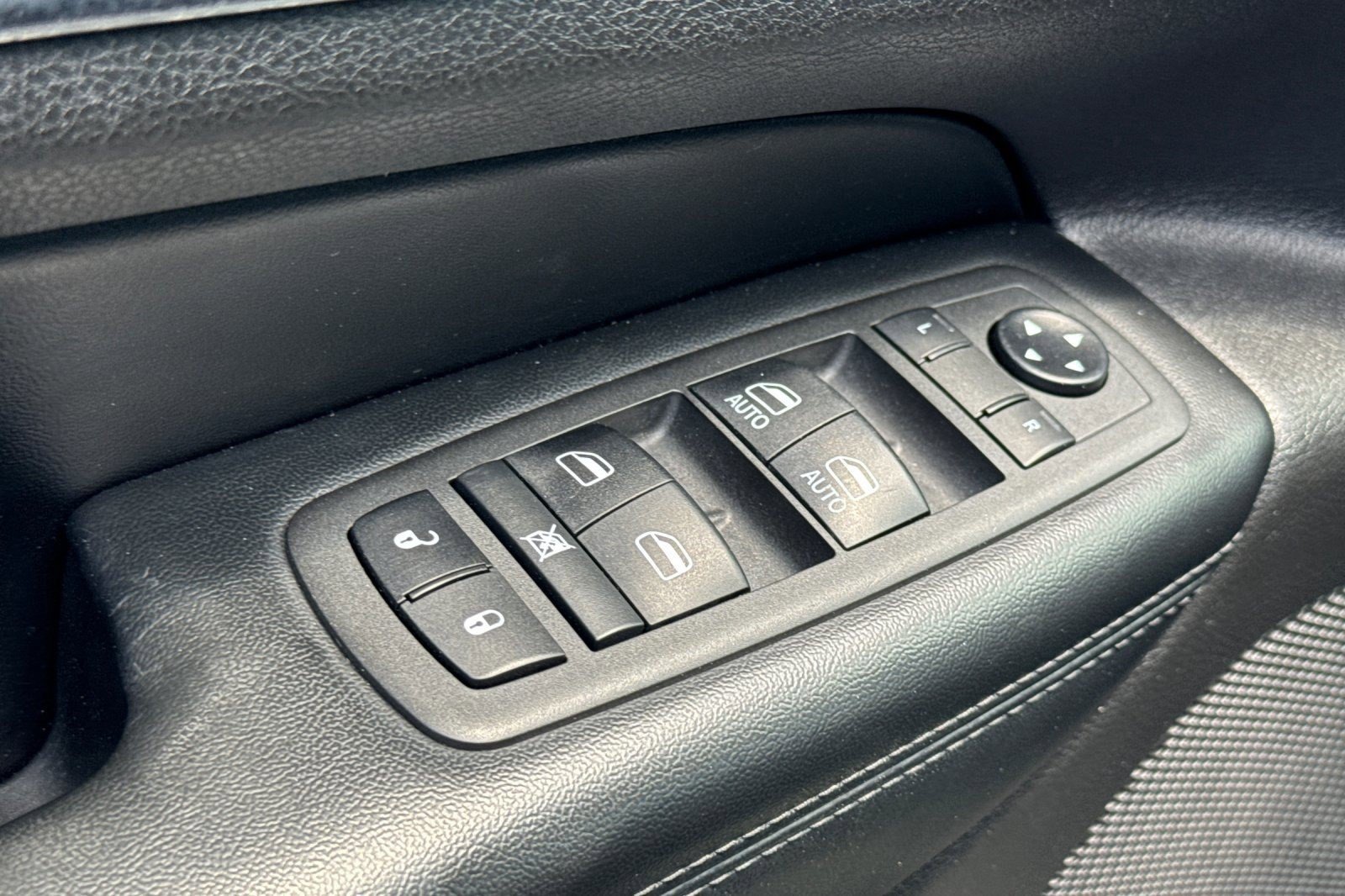 Used 2021 Jeep Grand Cherokee Limited AWD/4WD image 12