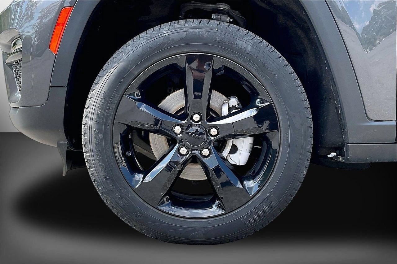 Certified 2023 Jeep Grand Cherokee Limited w/ Black Appearance Package AWD/4WD image 34