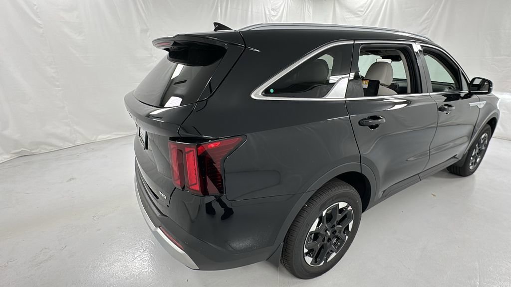New 2025 Kia Sorento S image 3