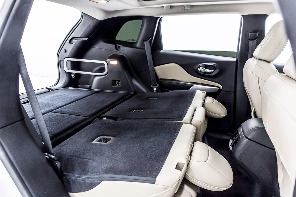 Used 2017 Jeep Cherokee Limited image 36