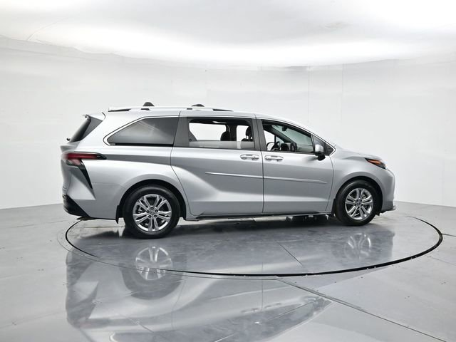 Used 2024 Toyota Sienna Platinum video 2