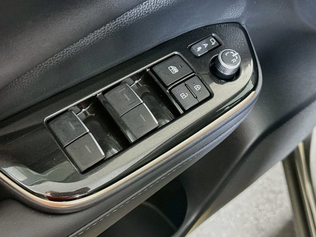 Certified 2024 Toyota Crown AWD/4WD image 17