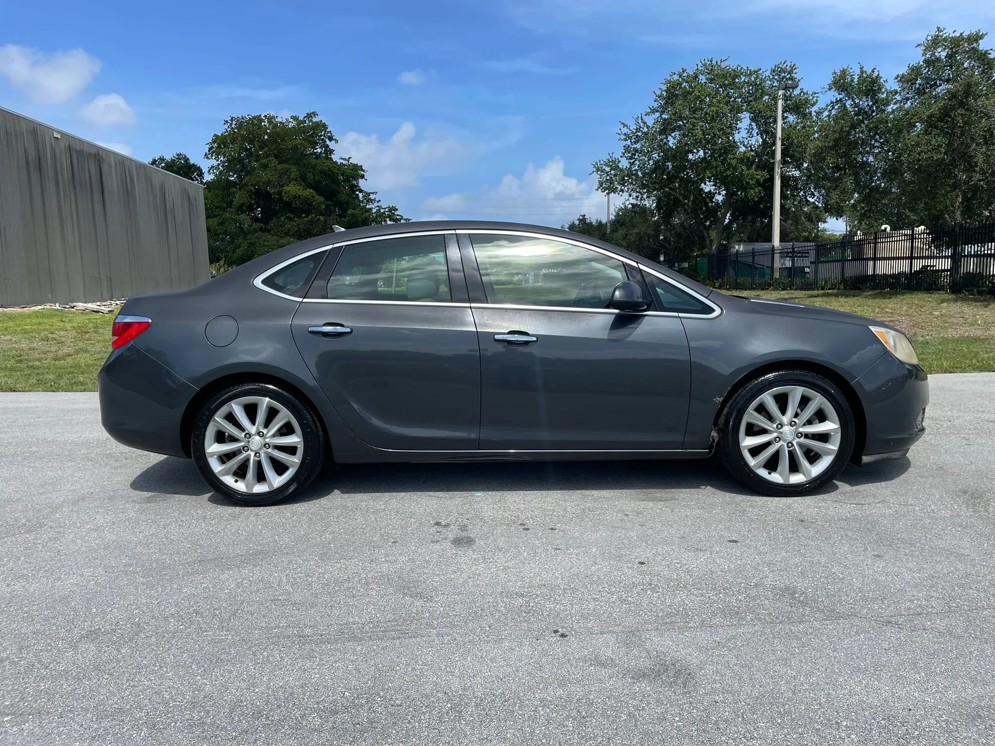 Used 2012 Buick Verano Convenience FWD image 5