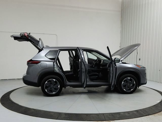 Used 2025 Nissan Rogue SV image 16