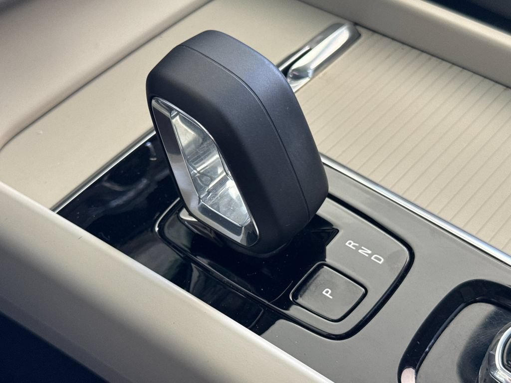 Certified 2024 Volvo XC60 T8 Core AWD/4WD image 21