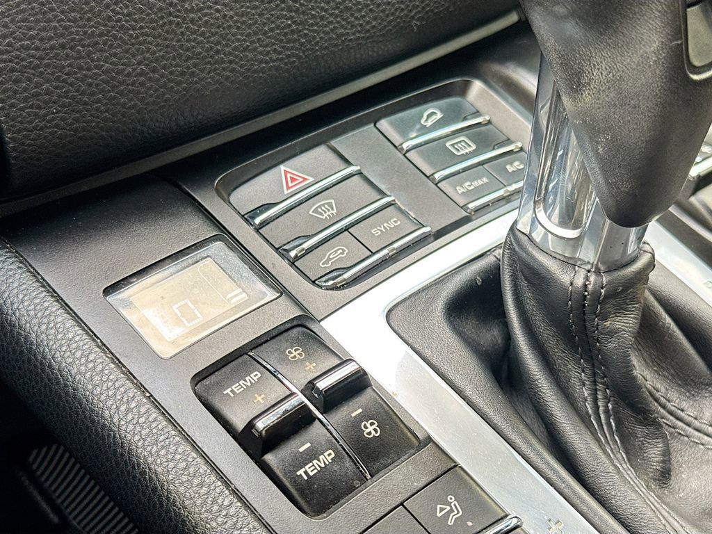 Used 2018 Porsche Macan AWD/4WD image 16