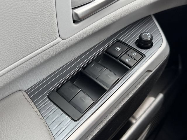 Certified 2026 Toyota Sienna XLE FWD image 27