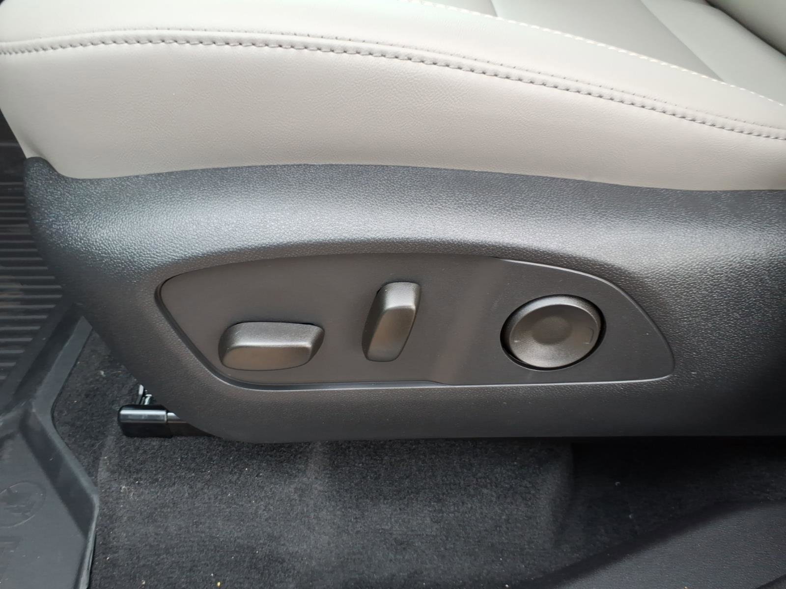 New 2026 GMC Acadia Elevation w/ Elevation Premium Package AWD/4WD image 9