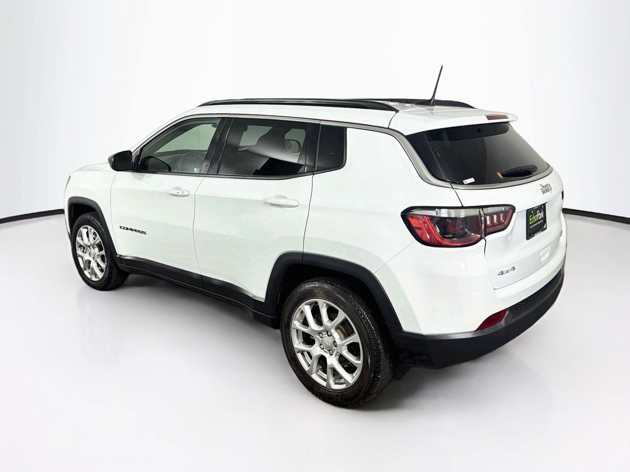 Used 2023 Jeep Compass Latitude AWD/4WD image 5
