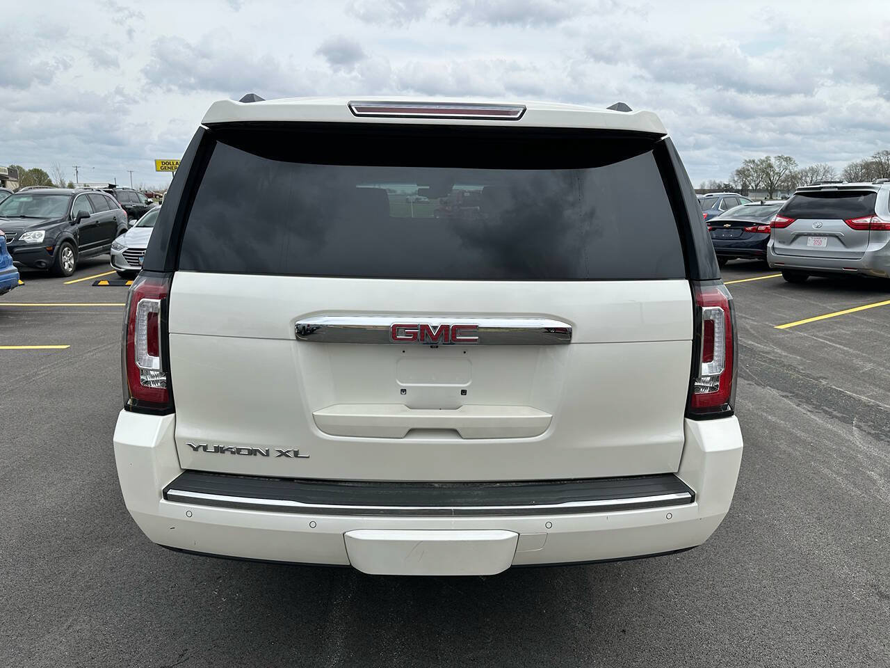Used 2015 GMC Yukon XL Denali w/ Premium Package AWD/4WD image 5