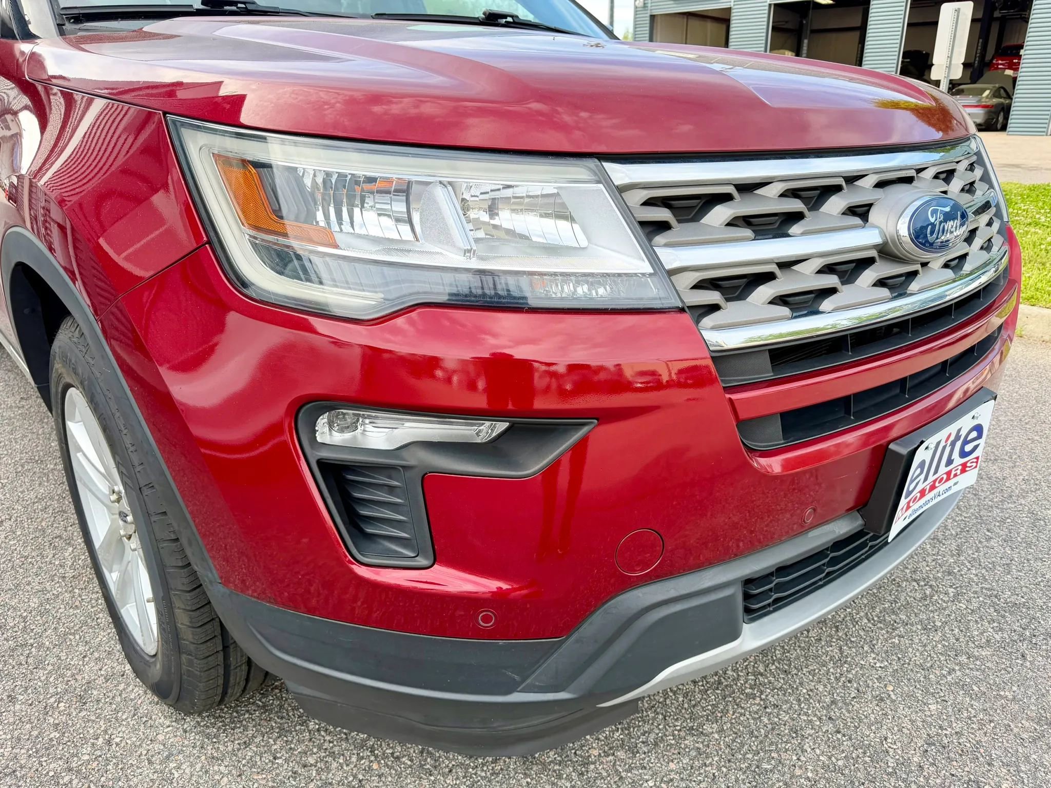 Used 2018 Ford Explorer XLT w/ Equipment Group 202A AWD/4WD image 11
