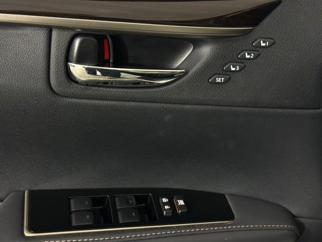 Used 2018 Lexus ES 350 350 w/ Luxury Package w/Wood Trim image 13