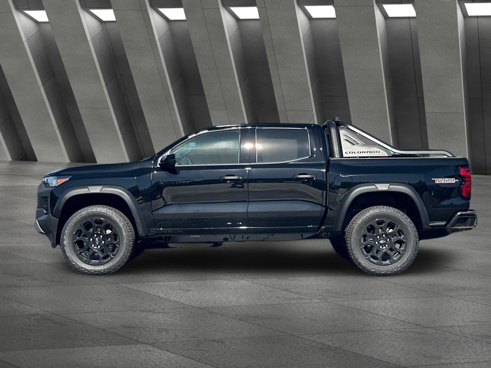 New 2026 Chevrolet Colorado Trail Boss w/ Midnight Edition AWD/4WD image 7