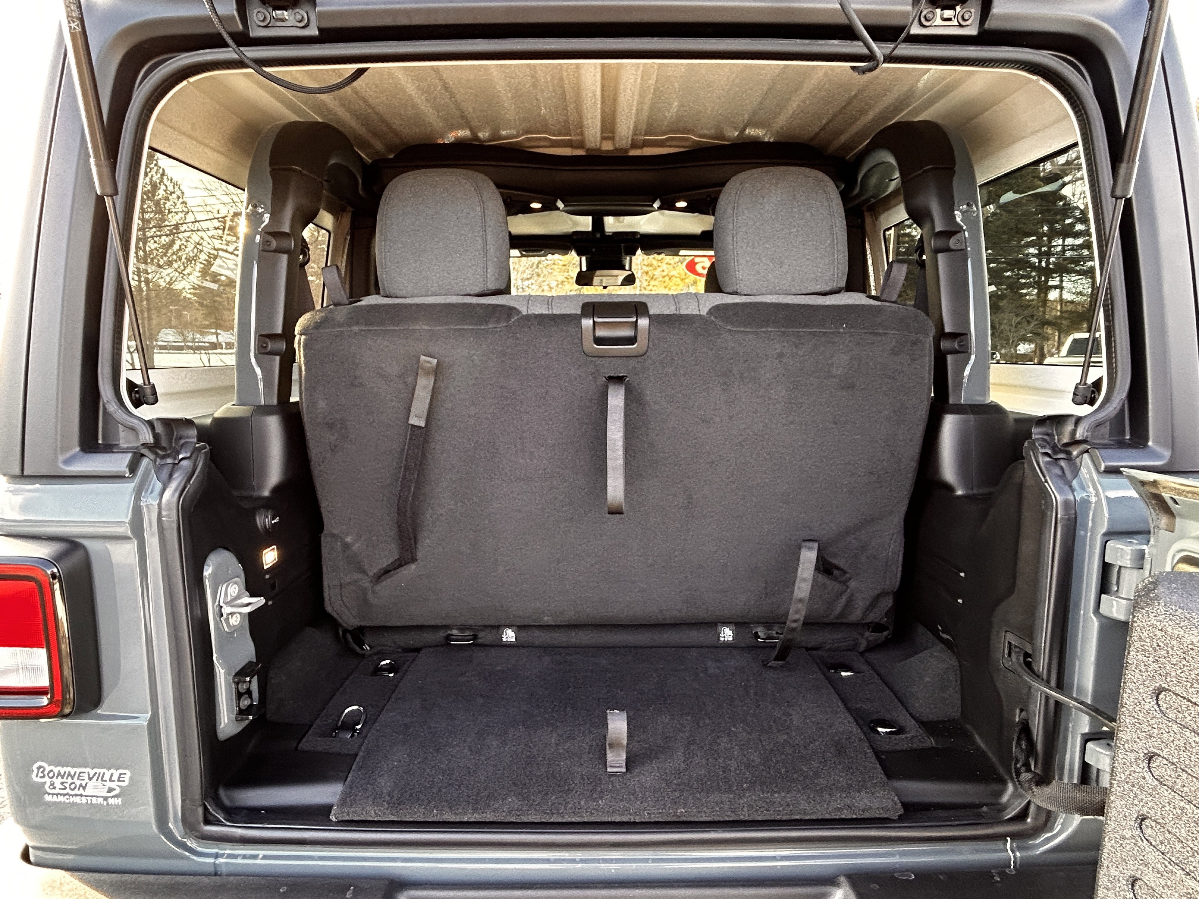Certified 2025 Jeep Wrangler Sport AWD/4WD image 13
