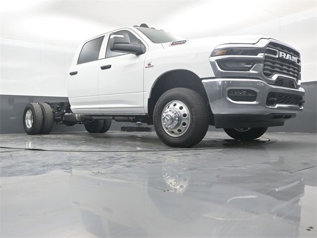 New 2026 RAM 3500 Tradesman w/ Chrome Appearance Group image 38